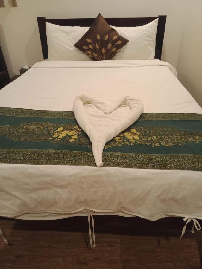 Twin Home Guesthouse Кампот Екстериор снимка